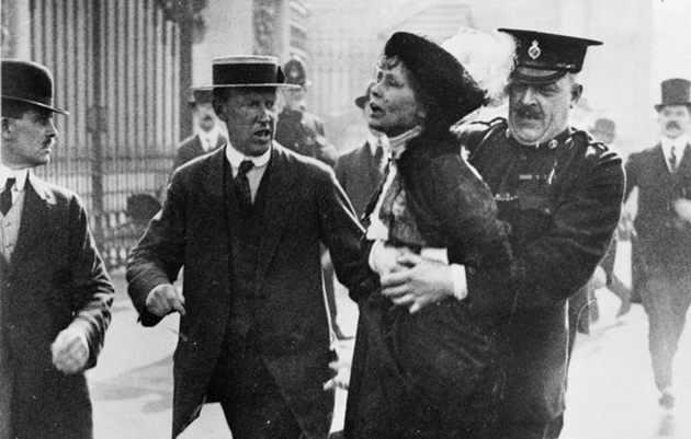Emmeline arrested Emmeline Pankhurst arrested outside Buckingham palace 1914 