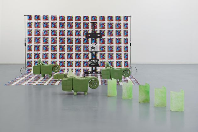 Guan Xiao, Documentary of Agriculture: Breeding, 2019. Printed vinyl, fiberglass, c-stands, tv-stand, speakers, crystal resin backdrop, 4 jaguars, resin pieces. Dimensions variable. Photo: Mareike Tocha. Courtesy: Guan Xiao, Products Farming, installation view, 2019, Bonner Kunstverein. Courtesy the artist, Antenna Space, Shanghai and Kraupa-Tuskany Zeidler, Berlin