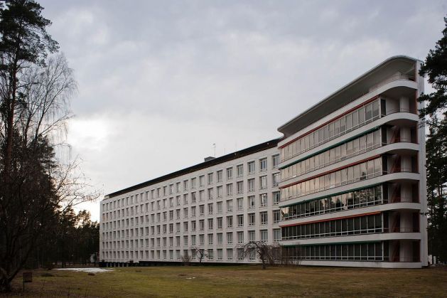 Paimio Sanatorium by Alvar Aalto in Finland. Photo by Leon Liao