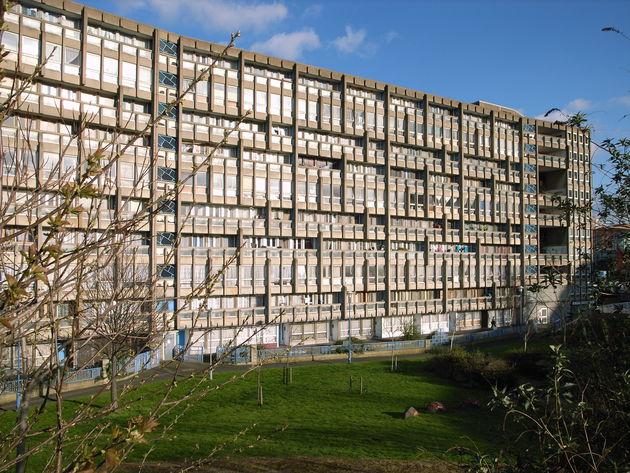 Robin Hood Gardens by Alison and Peter Smithson. Photo by Steve Cadman
