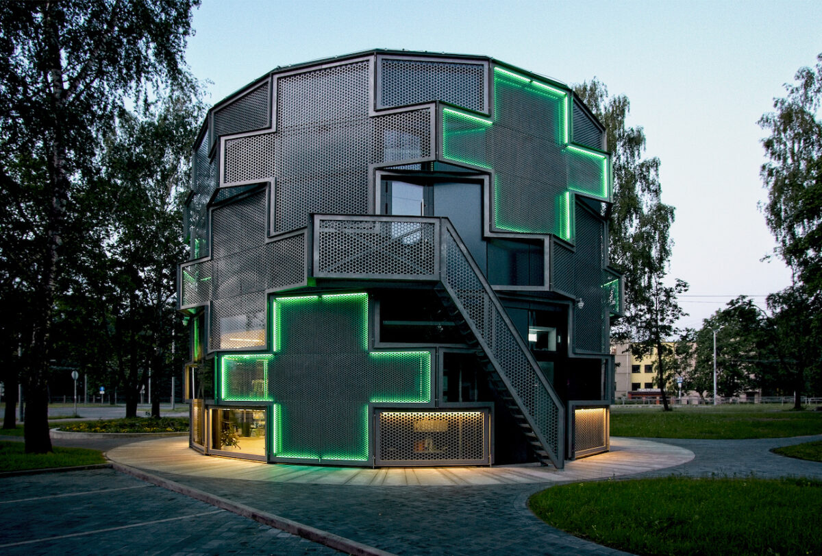 Latvian pharmacy designed with facade of green crosses - Vimarsana News