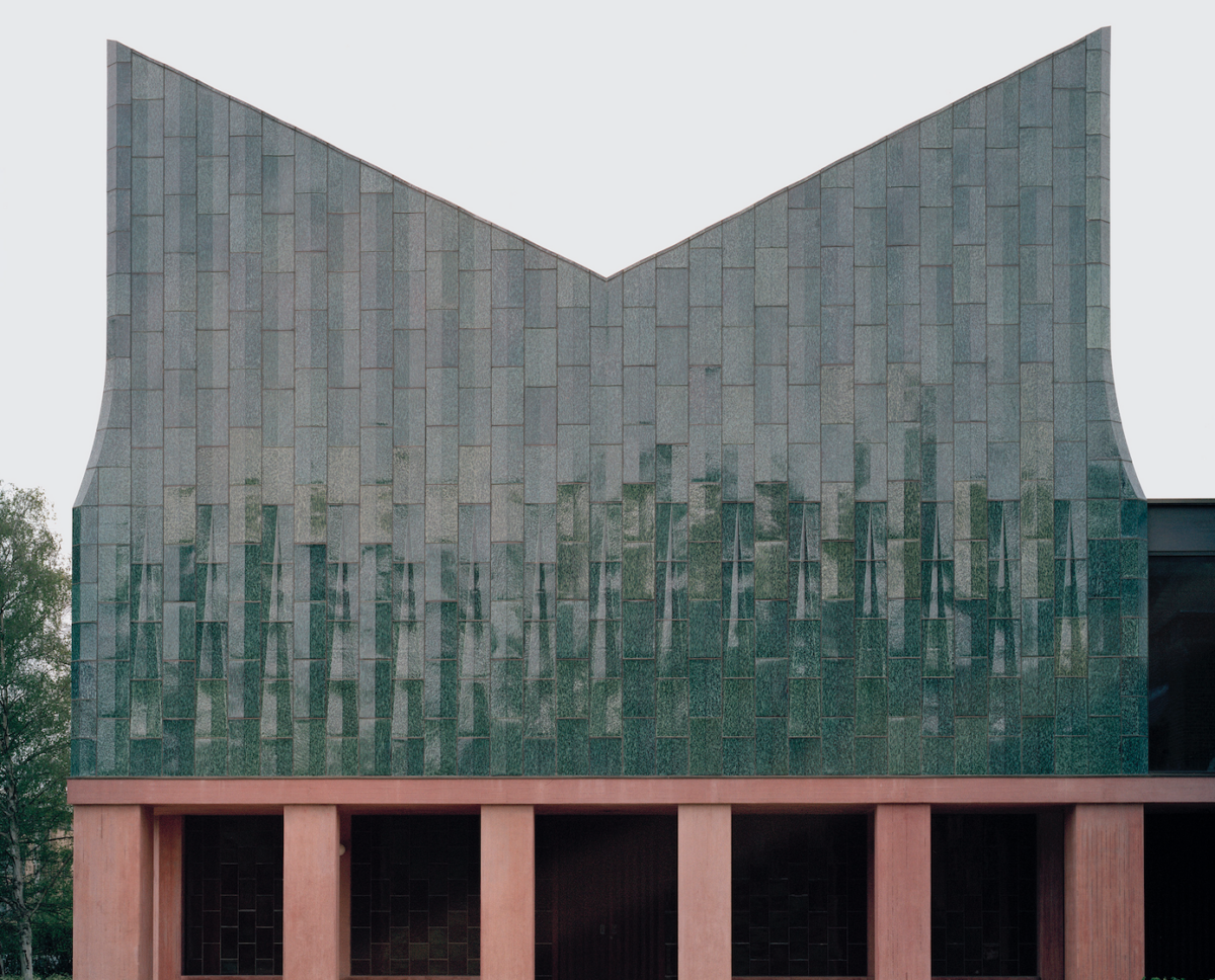 Feilden Fowles completes striking new faience-tiled dining hall at Homerton College - Vimarsana News