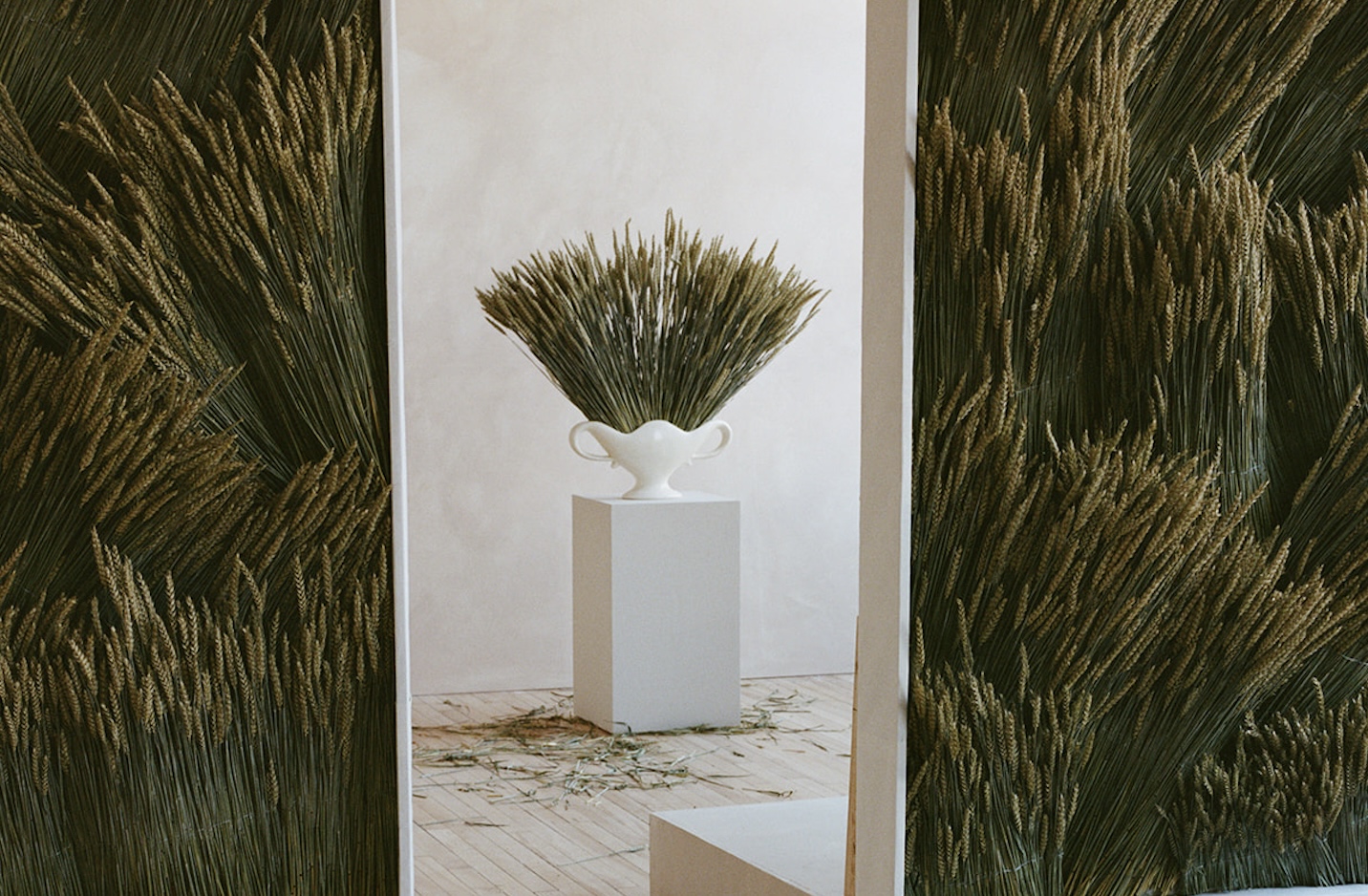 SILENT GARDEN I - LONDON 眞呼 Horatio's Garden and Ffern unveil a scent-led floral installation